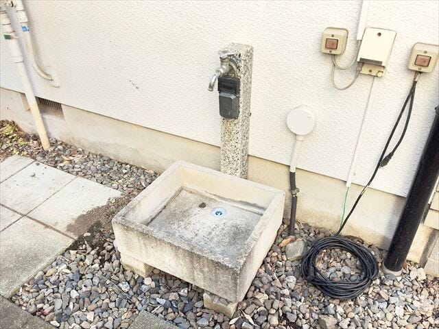 立水栓:ガーデンニングや洗車の際に役立ちます。