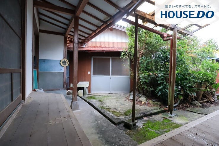 四季の移ろいを感じられる、癒しの中庭