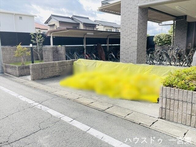 ≪ゴミ置き場≫
忙しい日でも気軽にゴミを出せ、住まいを快適に保つことができる便利な設備です。ルールを守って心地良く使用しましょう。