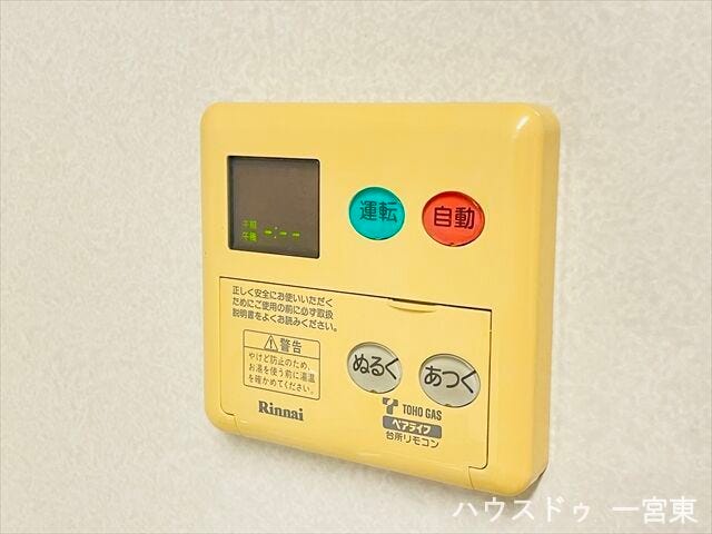 ≪給湯パネル≫
入浴する時間帯がズレてもいつでもあたたかいお湯に浸かれる、追い焚き機能付き給湯システムです。