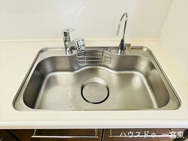 ≪シンク≫
3種類の同時調理が可能な3口コンロも標準装備です!調理の時間短縮をはかれるので、奥様には嬉しい機能ですね。