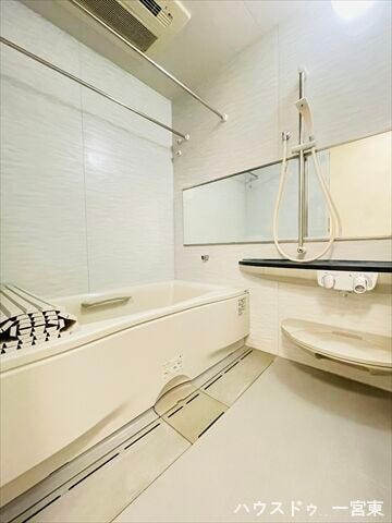 ワイドな鏡もついておりますので使いやすく、のんびり広々お風呂で1日の疲れもしっかりとれる入浴タイムが実現できます♪