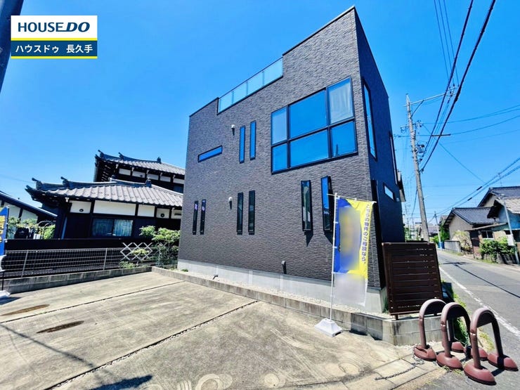 【外観】
お住まい購入に向けての『質問』・『疑問』。具体的に何を準備をして進めたらいいのか?些細な事でも何でも質問して下さい。安心してお住まいが購入出来るようサポート致します!