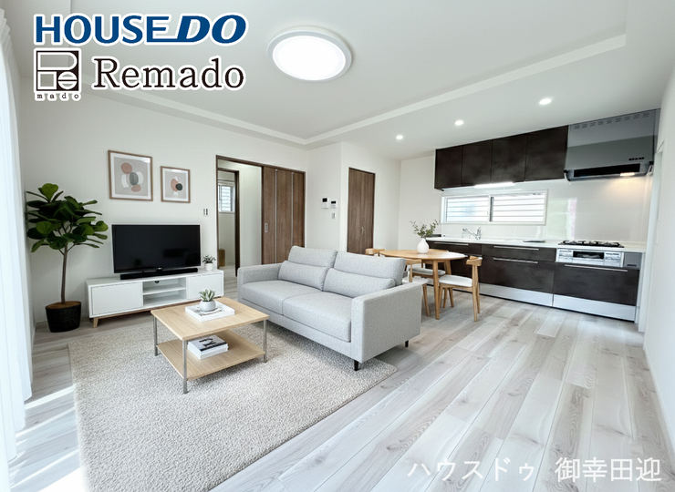 【リビング】
■家族の笑顔が集う中心地■お気に入りの家具を迎え、窓からは心地の良い光が差し込みます。※CGで家具を配置しています。