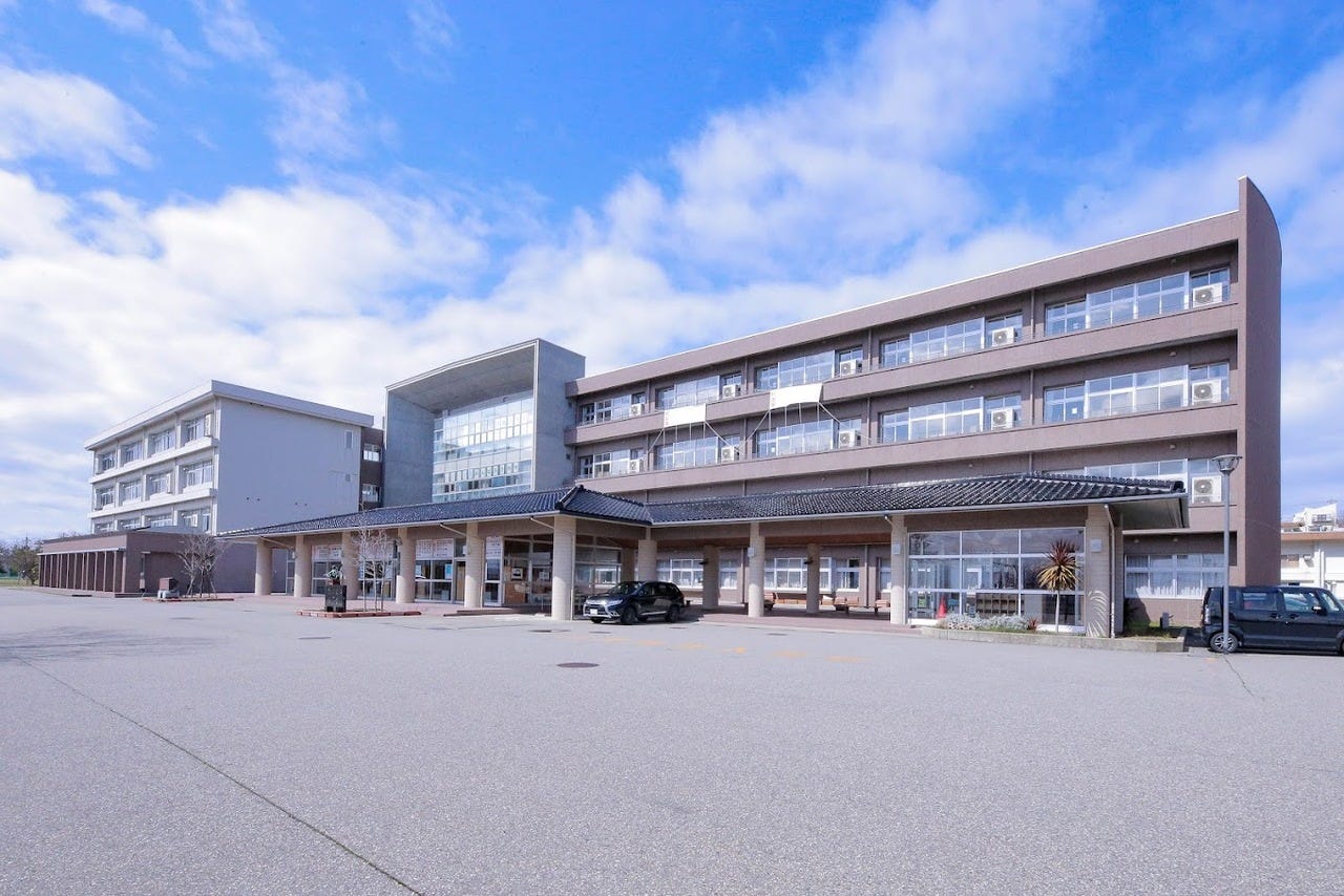 内灘町立内灘中学校　徒歩：約6分