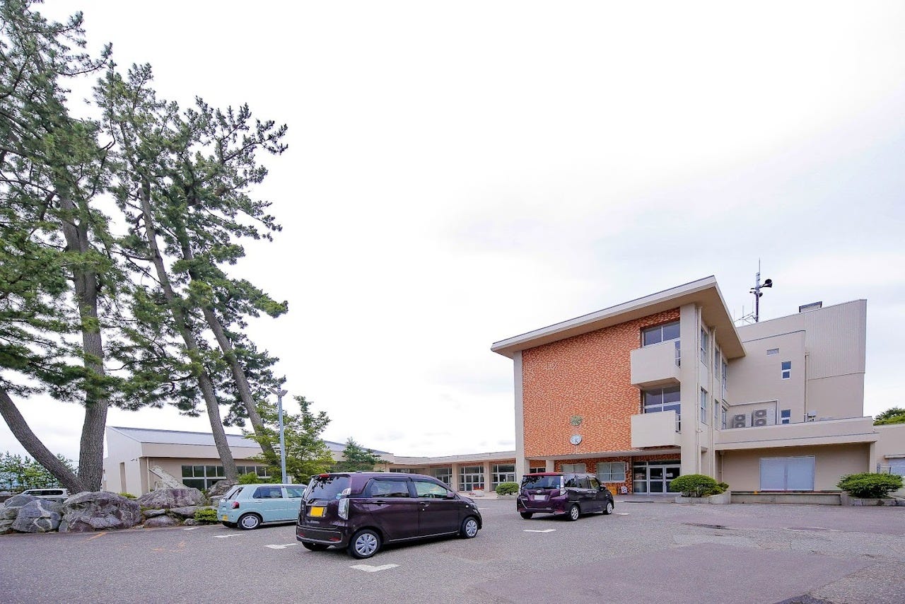 内灘町立大根布小学校　徒歩：約11分