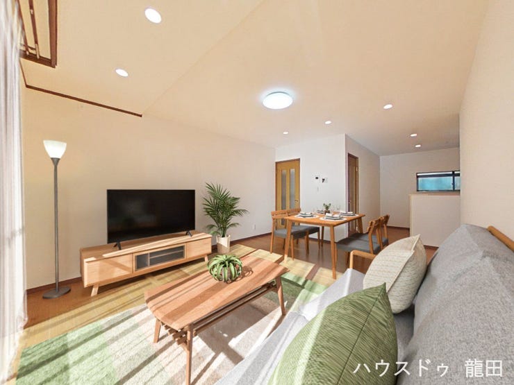 【リビング】
光溢れるリビングで、家族団らん。賃貸にはない開放感とくつろぎの時間を。
※家具はイメージです