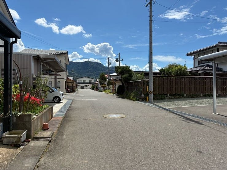 前面道路(北から南)