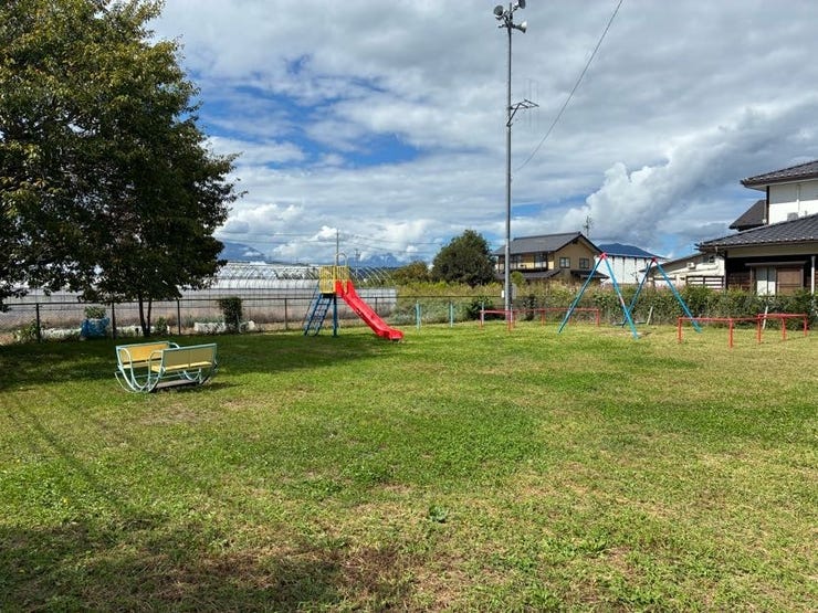 南側、お隣の公園です