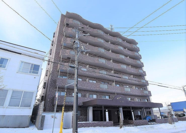 【外観】
サンウィング清田は、札幌市清田区に位置し、教育施設や商業施設が近く、リフォーム済みの8階建てマンションです♪オートロックや宅配ボックスなどの共用施設も充実しています!詳細はお問い合わせください♪