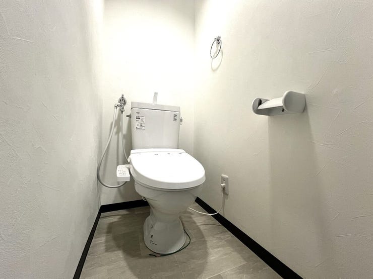 清潔で快適なトイレ空間を提供♪シンプルでおしゃれなデザイン、使いやすさにこだわり、毎日の生活がより快適に♪