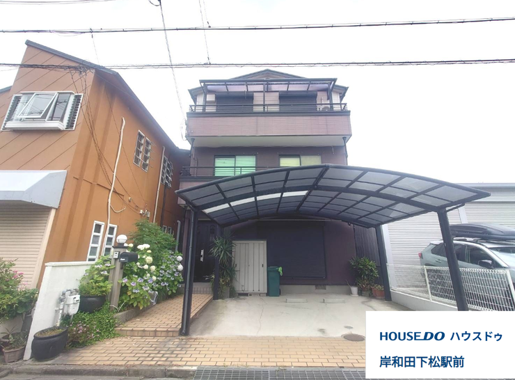 【外観】
閑静な住宅地で子育て家族にピッタリ。毎日のお散歩も快適な緑に恵まれたエリアです。