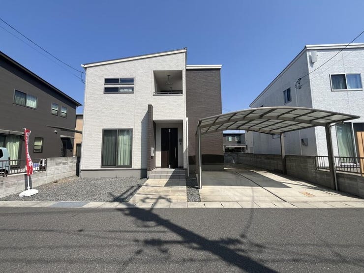 【外観】
築6年・3LDKの中古物件!
人気の芥子山小学校区です。