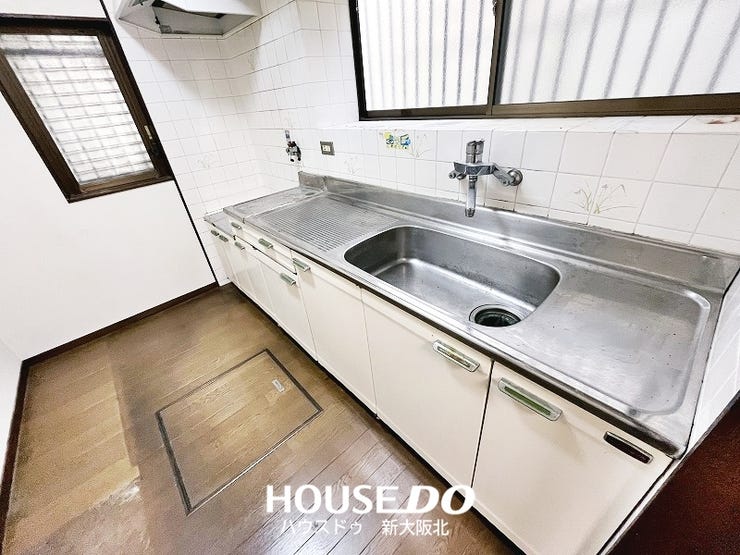 ■作業スペースが広く使い勝手が良さそうなゆとりあるキッチン!
■お好みのガスコンロを設置していただけます♪
■窓があるので、お料理のニオイもお部屋に残しません◎