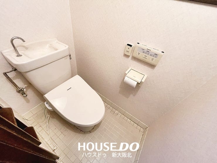 ■年中いつでも快適にご使用いただける温水便座付きトイレ!
■壁掛けリモコンがついているので操作もスムーズです!