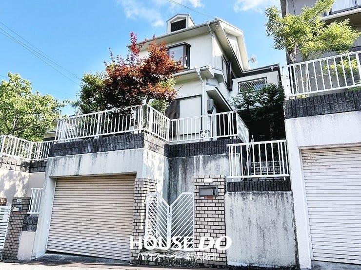 ■全居室6帖以上の4LDK、木造2階建の戸建です!
■シャッター付き車庫、ロフトがございます!
■是非お気軽にお問い合わせください♪