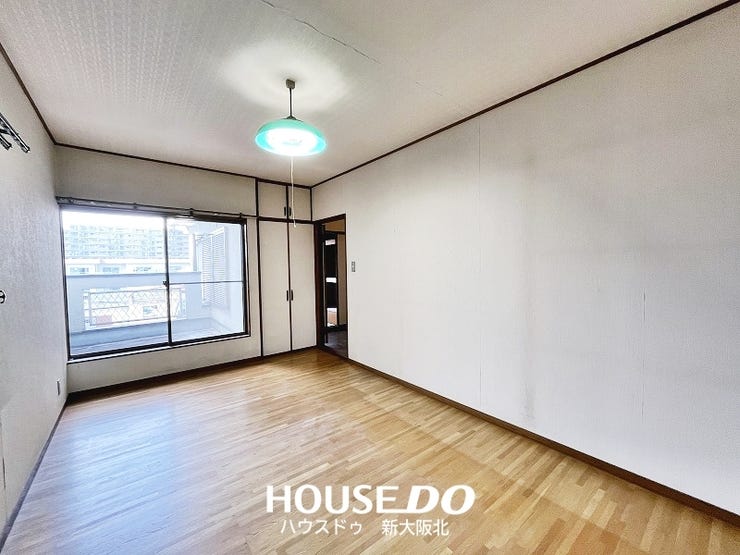 ■寝室や子供部屋などにお使いいただける洋室が4部屋ございます!
■各居室はリビングを通らずに入室できるので、独立性が高く、プライベートを大切にするご家族にもオススメの間取りです!