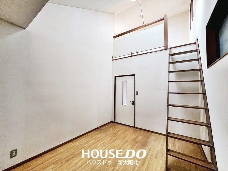 ■2階のロフトがあるお部屋は、天井が高く開放感があり、おしゃれな雰囲気の室内です♪