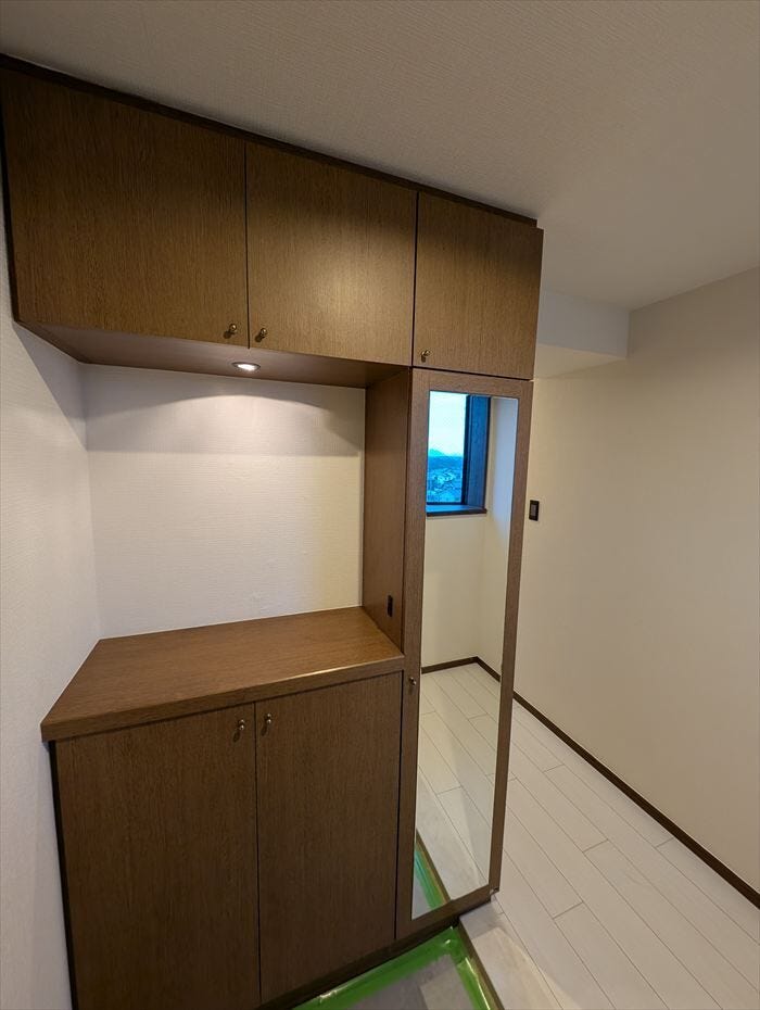 玄関には収納力の高いシューズボックスがあり、玄関をいつも綺麗な状態に保てます。