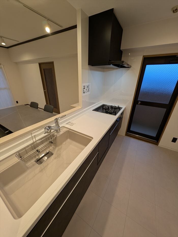 ご夫婦揃ってのお料理も、お子様とご一緒にお料理するにも十分な広さとなっています!