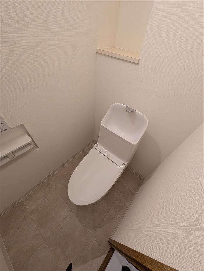 トイレには快適な温水洗浄便座付き