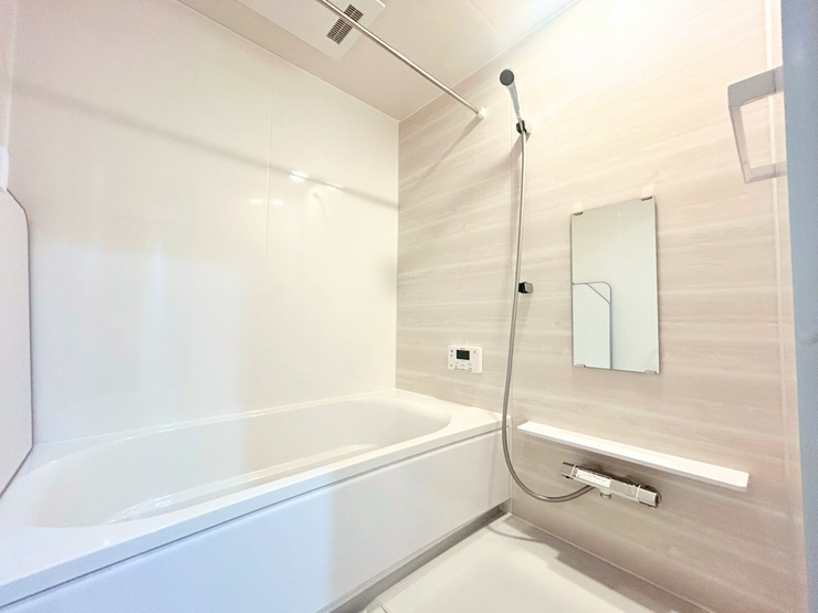 タカラスタンダードシステムバス
ホーローの素材を使っているため、お掃除が楽な仕様です♪