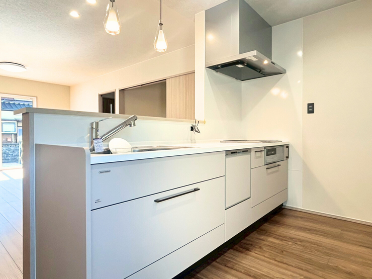 タカラスタンダードシステムキッチン
食洗器標準設置です。食洗器で家事の時間を短縮して、家族の時間を増やしていただければと思います。