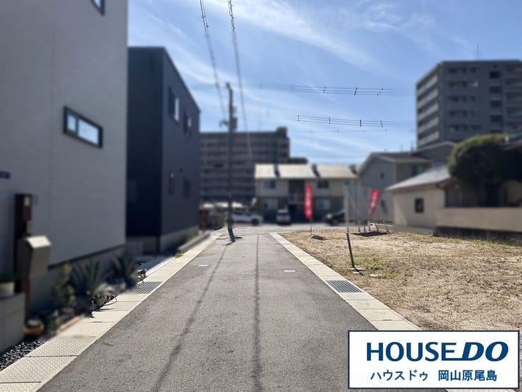 東側前面道路です。