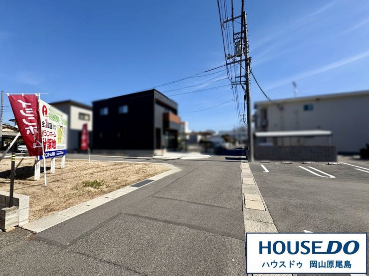 南側前面道路は約4mの幅員です。