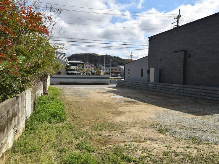 敷地内を北西側より撮影