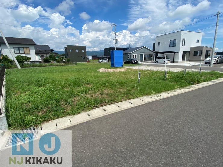 【外観】
64.16坪の分譲地です。
スーパー、小学校など近く生活がしやすい環境となっています!