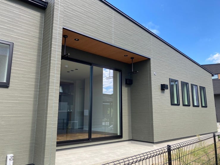 南側から見たショット。