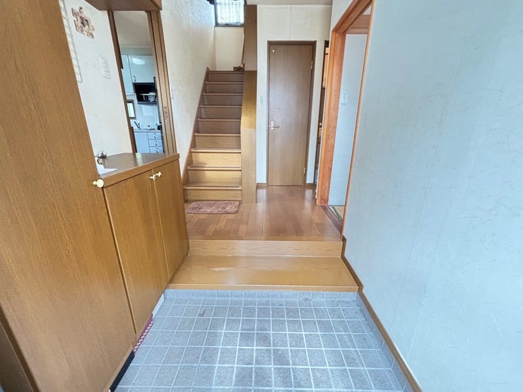 玄関にも大容量の収納スペースが確保されており、履物などがすっきりと片付きます!