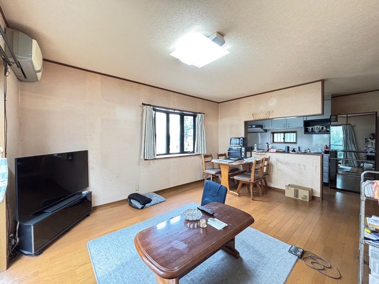 大きな窓から太陽光がたっぷりと差し込みます!気持ちよく過ごせそうですね♪