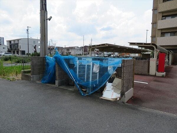 敷地内にゴミステーションがあり、ゴミ出しもすぐにできます。