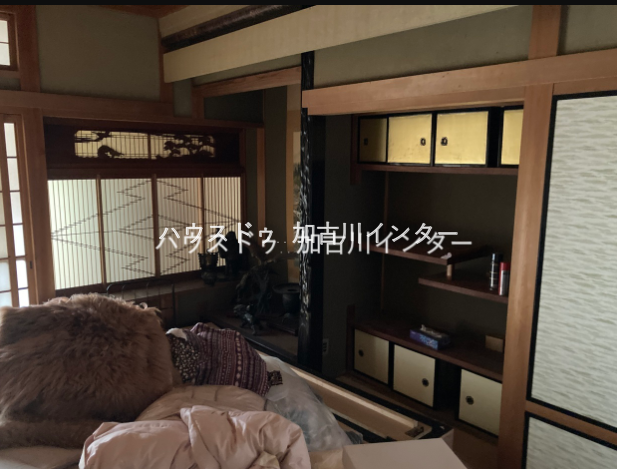 家具などの貯蔵品はレトロ感たっぷりです。
*残置物につきましては基本的に廃棄処分致しますがご要望がございましたらご使用も頂けます。