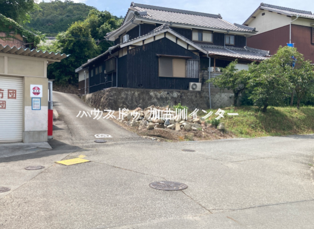 手前が母屋、奥は増築部分