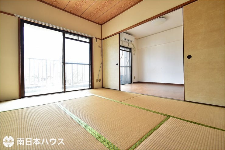 【和室】6帖の和室です!隣の洋室とは襖で区切られているので外して広く使用することもできます♪