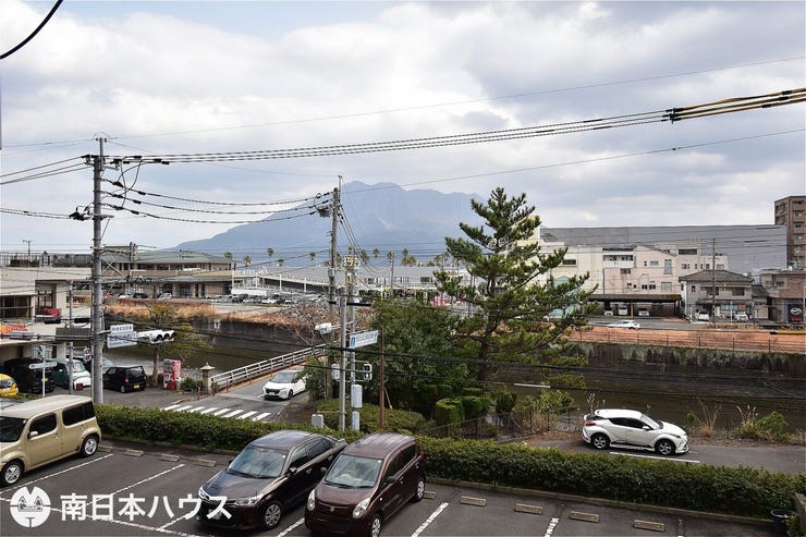 【眺望】バルコニーからの眺望です!桜島が目の前に見えます♪