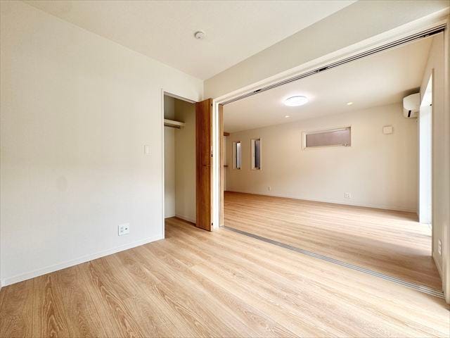 3.7帖洋室:小ぶりなお部屋ですが、収納もしっかりとあるので、お部屋を広く使えます。