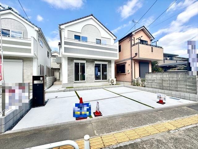 駐車場:駐車は2台可能です。自転車やバイクなどの駐輪も可能なゆとりがあります。