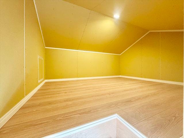 小屋裏収納:7帖洋室には小屋裏収納が付いています。季節物の収納スペースとしてもお使い頂いたり、普段使わないものをしまうことができます。