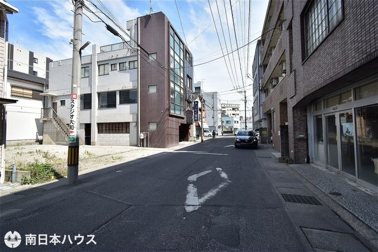 薬師１丁目 売土地 【前面道路】南西向きの前面道路幅は約8ｍです！余裕のある広さですれ違いも楽々です♪