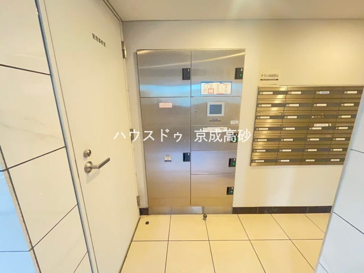 共用部分の宅配ボックスです。留守中の荷物受け取りもできるので、安心して外出ができますね。
共用部分の集合ポストです。大切なお手紙をお届けします。