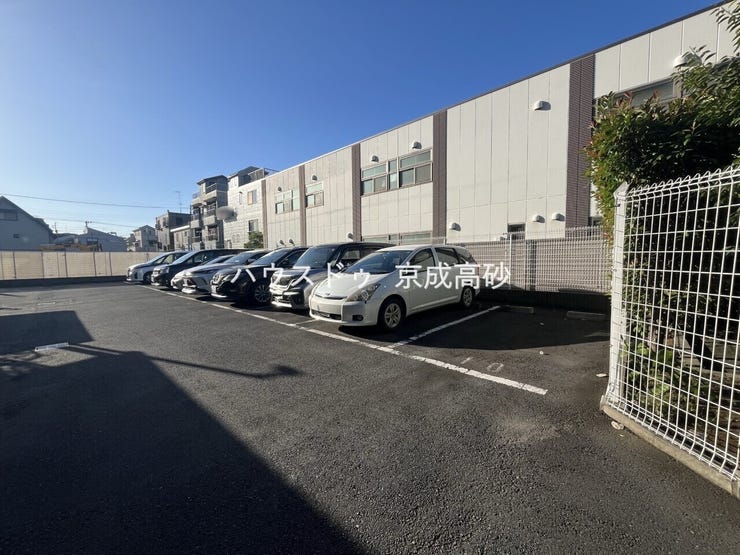 敷地内にある駐車スペースです。空き状況は、お気軽にお問合せください。