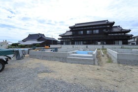 小城市三日月町長神田