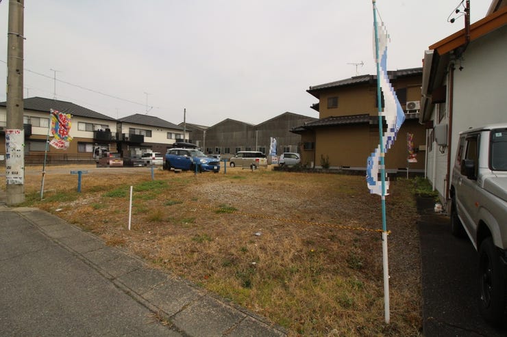 土地面積約38.95坪!建築条件なし!更地渡しとなります◎周辺環境も充実しているので住みやすい環境でとなります!