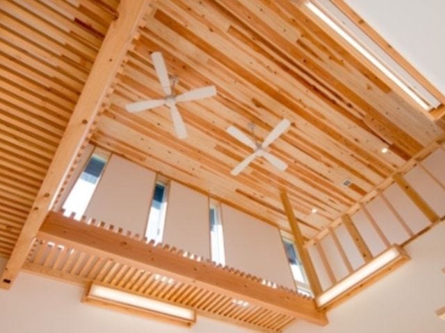 新築当時の写真です。※現況と異なる場合がございます。
リビングの吹抜けです。高い位置からの自然光が入り込み、空間が広く見える効果があります。