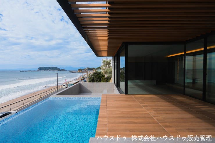【その他室内】
江の島を望む、プライベートテラス。 海を眺めながら専用ジェットバスとプールで寛ぐ、贅沢なリゾート体験。潮風を感じる、優雅な暮らしがここにあります。(2025年11月撮影)