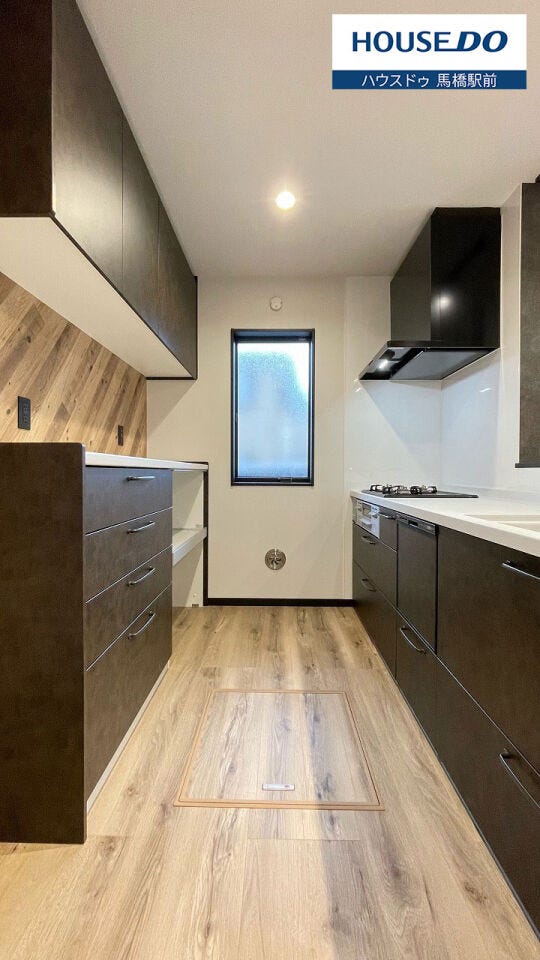 カップボード付きのシステムキッチン